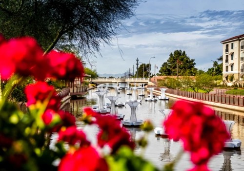 What is the difference between scottsdale and phoenix?
